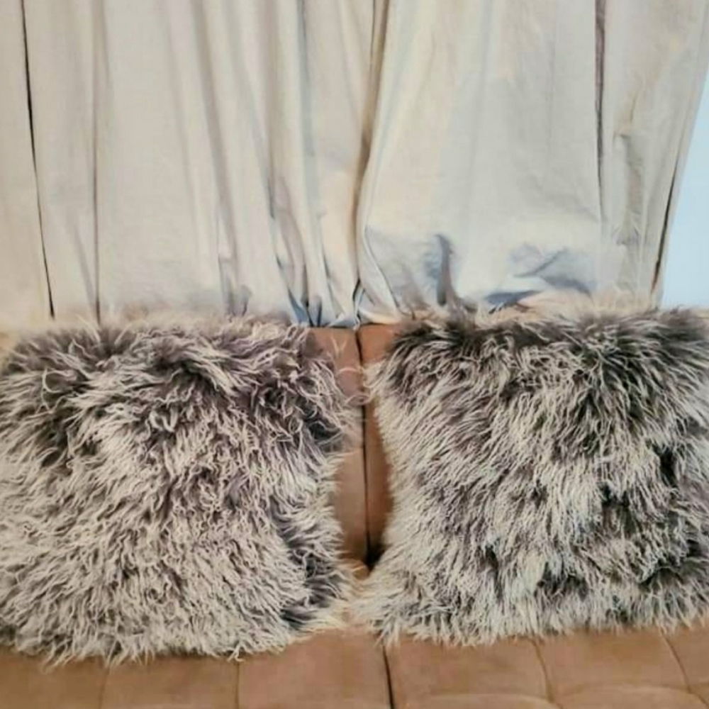Throw pillow